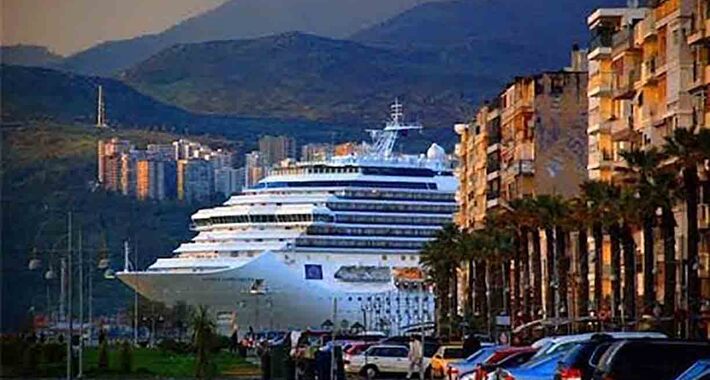 Obiective turistice Izmir, Portul din Izmir