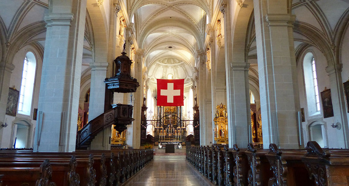 Obiective turistice Lucerne, Hofkirche
