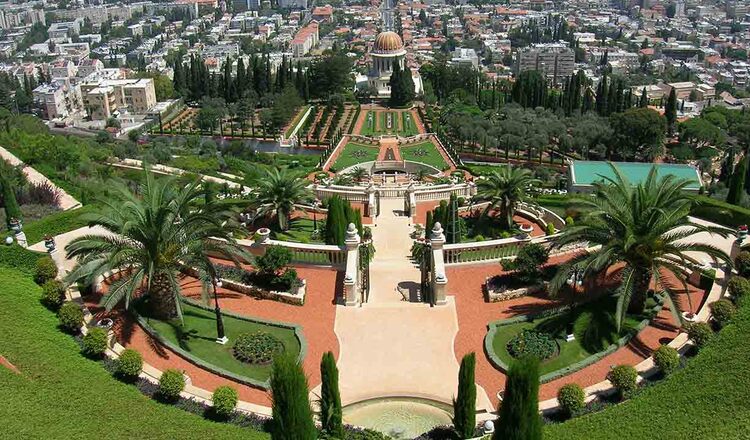 Templul Baha'i si gradinile