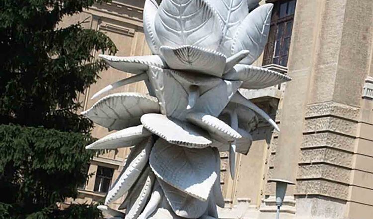 Monumentul alb al revolutiei