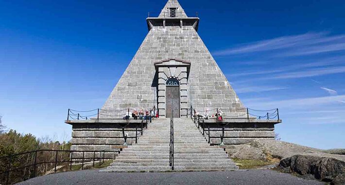 Obiective turistice Stavern, Minnehallen