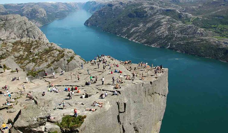 Obiective turistice Lysefjorden din Norvegia