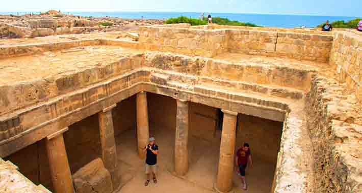 Obiective turistice Paphos, Mormintele regilor