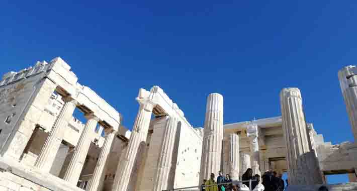 Obiective turistice Atena, La sud de Acropole