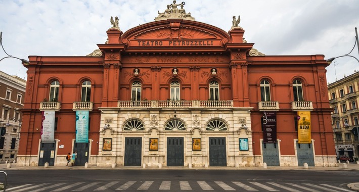 Obiective turistice Bari, Teatro Petruzzelli